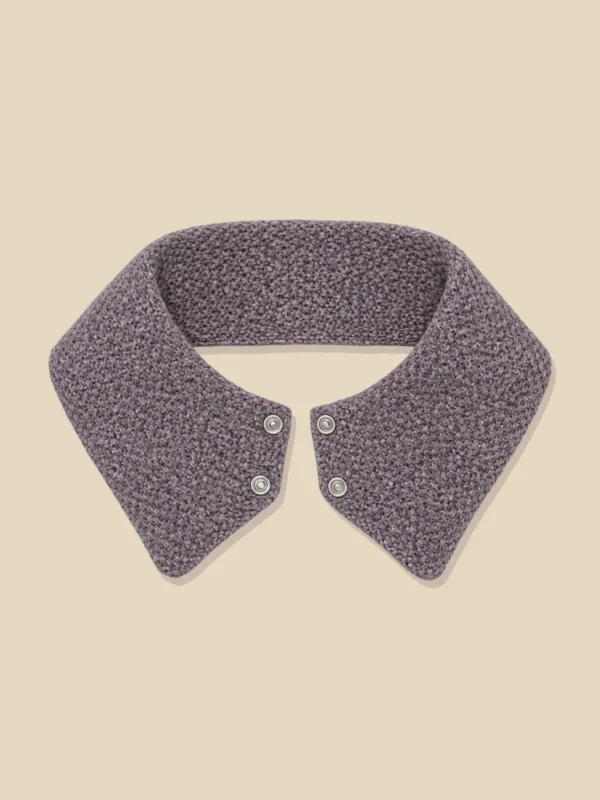 Moss Mini Point Collar, laid flat