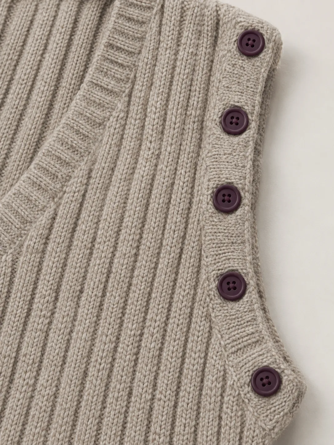 Rib Longline Vest, close-up of the join