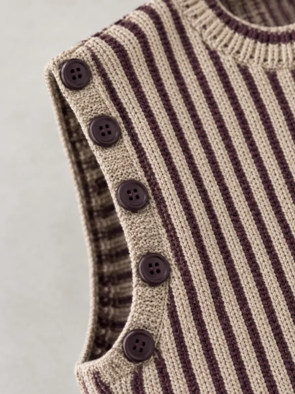 Brioche Crew Vest, close-up of the join